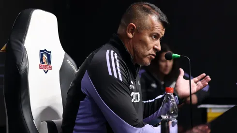 Jorge Almirón en la cuerda floja en Colo Colo.
