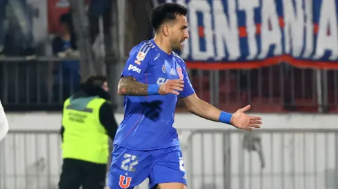 Zaldivia juega tocado en la U contra Guaraní.
