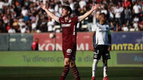 Ángelo Henríquez celebró en el Monumental.
