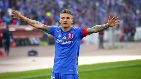 Charles Aránguiz se sigue ganando el cariño en U de Chile.
