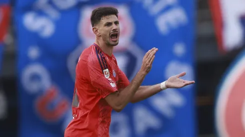 La U no ha sabido de triunfos con la camiseta roja.
