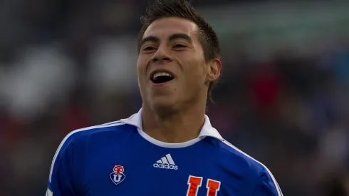 Eduardo Vargas se suma a las criticas de los hinchas contra la dirigencia de Azul Azul.
