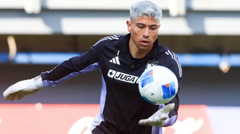 Brayan Cortés tiene oferta desde Peñarol para dejar Colo Colo.

