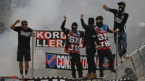 Hinchas de Colo Colo son sindicados como un problema desde Blanco y Negro.
