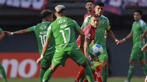 Audax Italiano podr{ia demandar a la Universidad de Chile por Esteban Matus.
