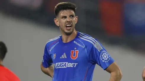 Pinilla avisa que Di Yorio podrá jugar en la U sin operarse, pero le tendrán que encajar la rodilla en los partidos.
