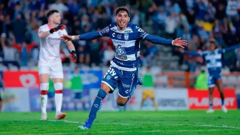 Uno de los tantos goles del mexicano.

