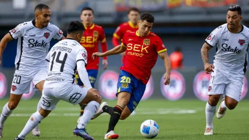 El jugador chileno que regreso a la liga para buscar su renacer futbolístico. 

