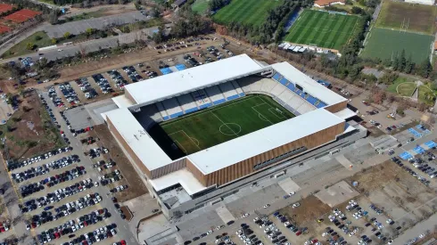 Las Condes entregó a Católica recepción final de obra del Claro Arena.
