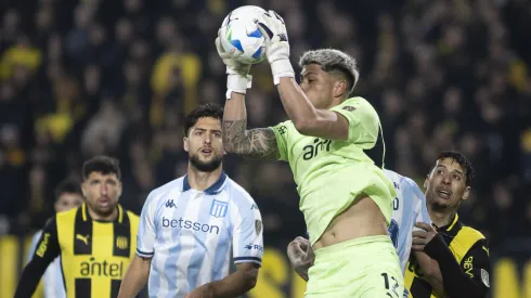 Cortés y Peñarol sacan leve ventaja contra Racing y Arias.
