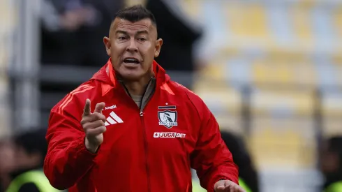 Almirón golpeó la mesa en Colo Colo.
