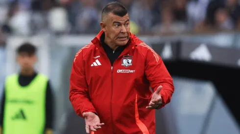 Aparecen los primeros nombres para reemplazar a Almirón en Colo Colo.
