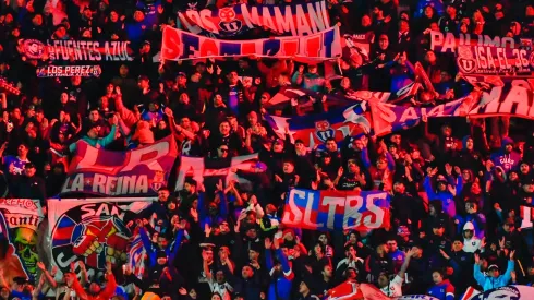 Hinchas de la U fueron refugiados por pares de Racing durante masacre.
