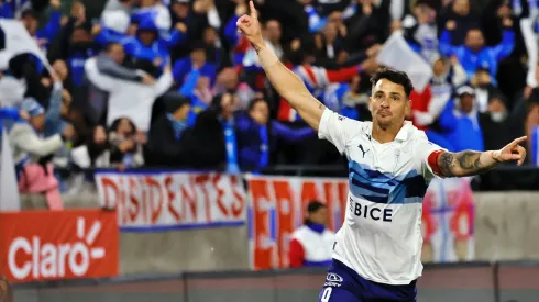 Fernando Zampedri sacrificó su físico para hacer histórico gol con Católica.
