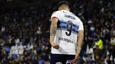 Fernando Zampedri se mostró adolorido antes de marcar el primer gol en la historia del Claro Arena.
