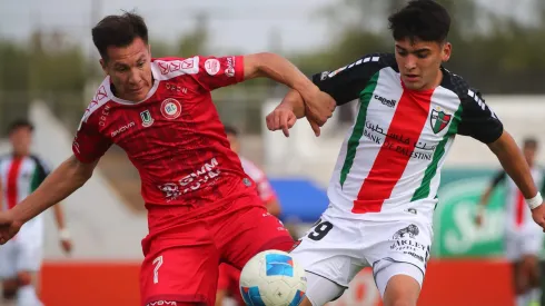 Árabes y Cementeros, se enfrentan por la Fecha 22 del Campeonato Nacional.
Photosport
