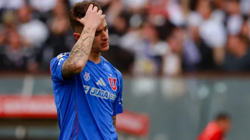 Franco Calderón fue expulsado en U de Chile en el Superclásico.
