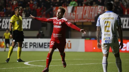 Unión La Calera celebra su gol ante Everton.
