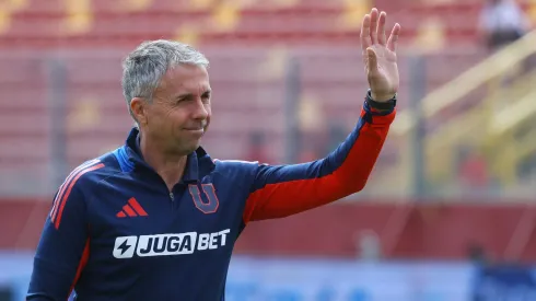 Gustavo Álvarez tiene contrato hasta fines de 2026.

