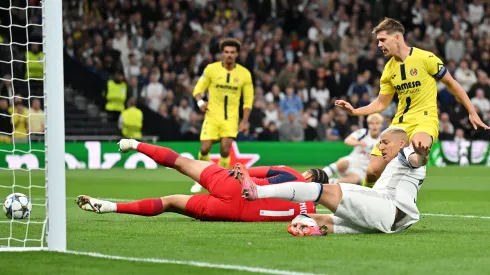 Luiz Júnior regaló el primer condoro de la Champions League 2025-26.
