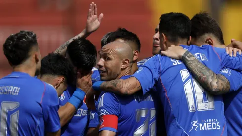 Los azules reciben inesperado apoyo de ídolo de Colo Colo. 
