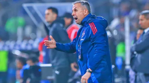 Gustavo Álvarez recibe críticas en la U tras empate en Copa Sudamericana.
