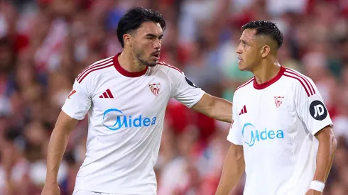 Pinilla y la advertencia a Alexis y Suazo por la temporada del Sevilla.
