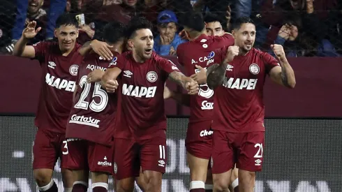 Lanús tiene grandes figuras para jugar ante la U. de Chile

