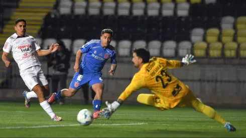Lucas Assadi marcó un gol luego de mostrar su cábala.
