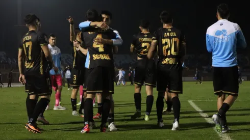 Arde la Primera B con el descenso.
