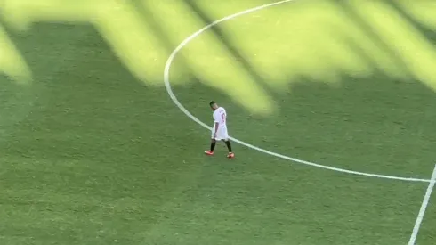 El momento solitario de Alexis tras la goleada de Sevilla ante Barcelona.
