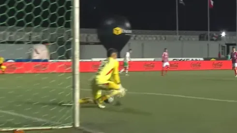 El error de Eduardo Villanueva ante Puerto Montt en el 2-1
