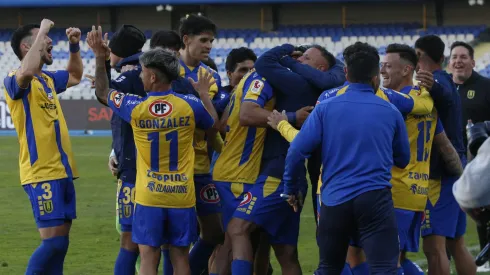U de Conce manda en la Primera B.
