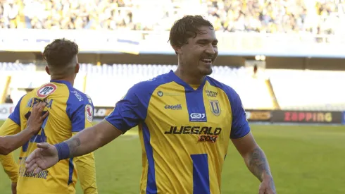 Luis Rojas marcó un golazo de tiro libre
