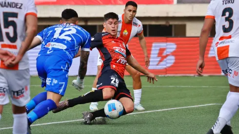 Limache vence a Cobresal y respira en pelea por la permanencia.
