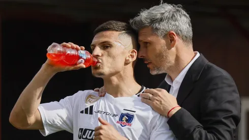 Fernando Ortiz aparece por primera vez en la critica en Colo Colo.
