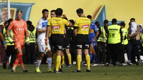 Maneul Vergara suspendió el encuentro sobre el final.
