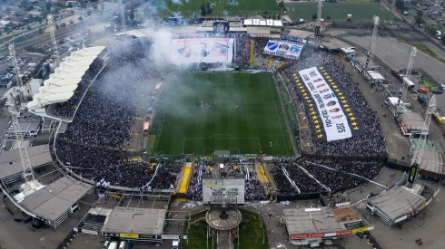Dardo político desde Blanco y Negro por el amargo centenario de Colo Colo.
