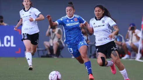 Futbol, Colo Colo vs Universidad de Chile.<br />
Final, campeonato Nacional Femenino 2024.<br />
La jugadora de Colo Colo Yenny Acuna, derecha, disputa el balon con Claudia Herrera de Universidad de Chile durante el partido disputado en el estadio Bicentenario de La Florida en Santiago, Chile.<br />
08/12/2024<br />
Dragomir Yankovic/Photosport
Football, Colo Colo vs Universidad de Chile<br />
Finals, 2024 Female National Championship.<br />
Colo ColoÕs player Yenny Acuna, right, vies for the ball against Claudia Herrera of Universidad de Chile during match held at the Bicentenario La Florida stadium in Santiago, Chile.<br />
08/12/2024<br />
Dragomir Yankovic/Photosport