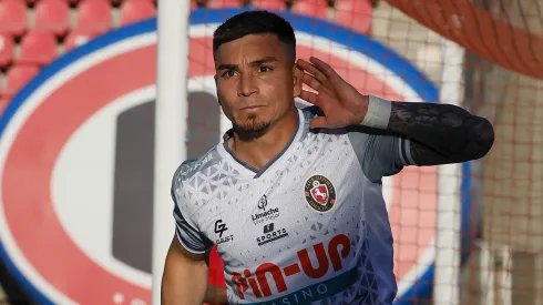 Desde Argentina vienen por Popín Castro.