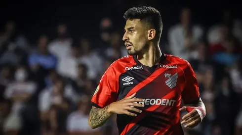 Pedro Henriquei agradeceu reconhecimento da torcida, mesmo após perda do título da Copa do Brasil (Foto: Marcello Zambrana/AGIF)
