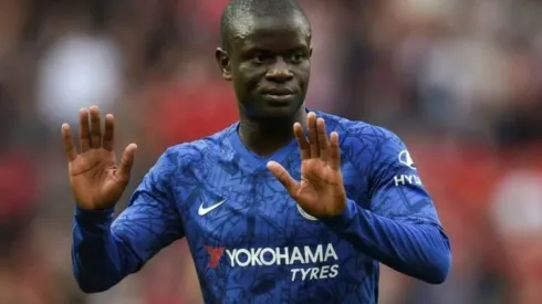 Kanté é flagrado em beijos com mulher de jogador do Chelsea, diz jornalista