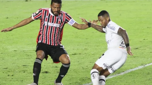 Santos e São Paulo, em campo pelo Brasileirão de 2021 (Foto: Fernanda Luz/AGIF)
