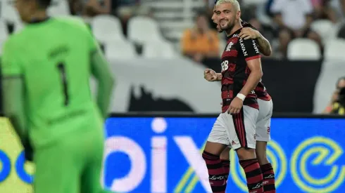 Uruguaio marcou belo gol na vitória sobre o Botafogo por 3 a 1 (Foto: Thiago Ribeiro/AGIF)
