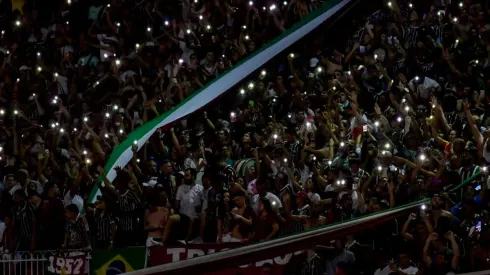 Torcida do Fluminense em São Januário (Foto: Thiago Ribeiro/AGIF)
