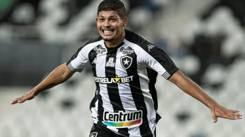 Erison é o artilheiro do Botafogo na temporada (Foto: Jorge Rodrigues/AGIF)
