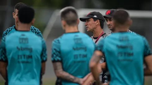 Zé Ricardo terá mais tempo para arrumar o Vasco, que deve ir em busca de mais reforços (Foto: Thiago Ribeiro/AGIF)
