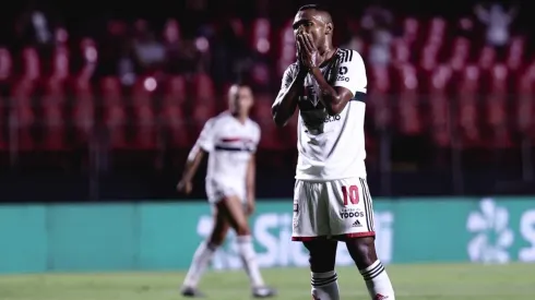 Nikão se mostra chateado com críticas da torcida neste início no São Paulo (Foto: Ettore Chiereguini/AGIF)
