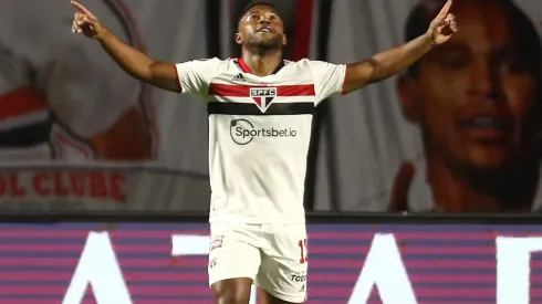 Luan comemora gol com a camisa do São Paulo (Foto: Getty Images)
