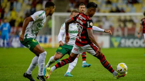 Bruno Henrique ficará parado de 10 a 12 meses (Foto: Marcelo Cortes / Flamengo)
